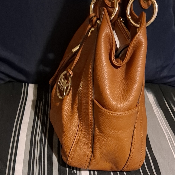 MICHAEL KORS PEBBLE LEATHER LUDLOW SHOULDER BAG - Picture 4 of 7